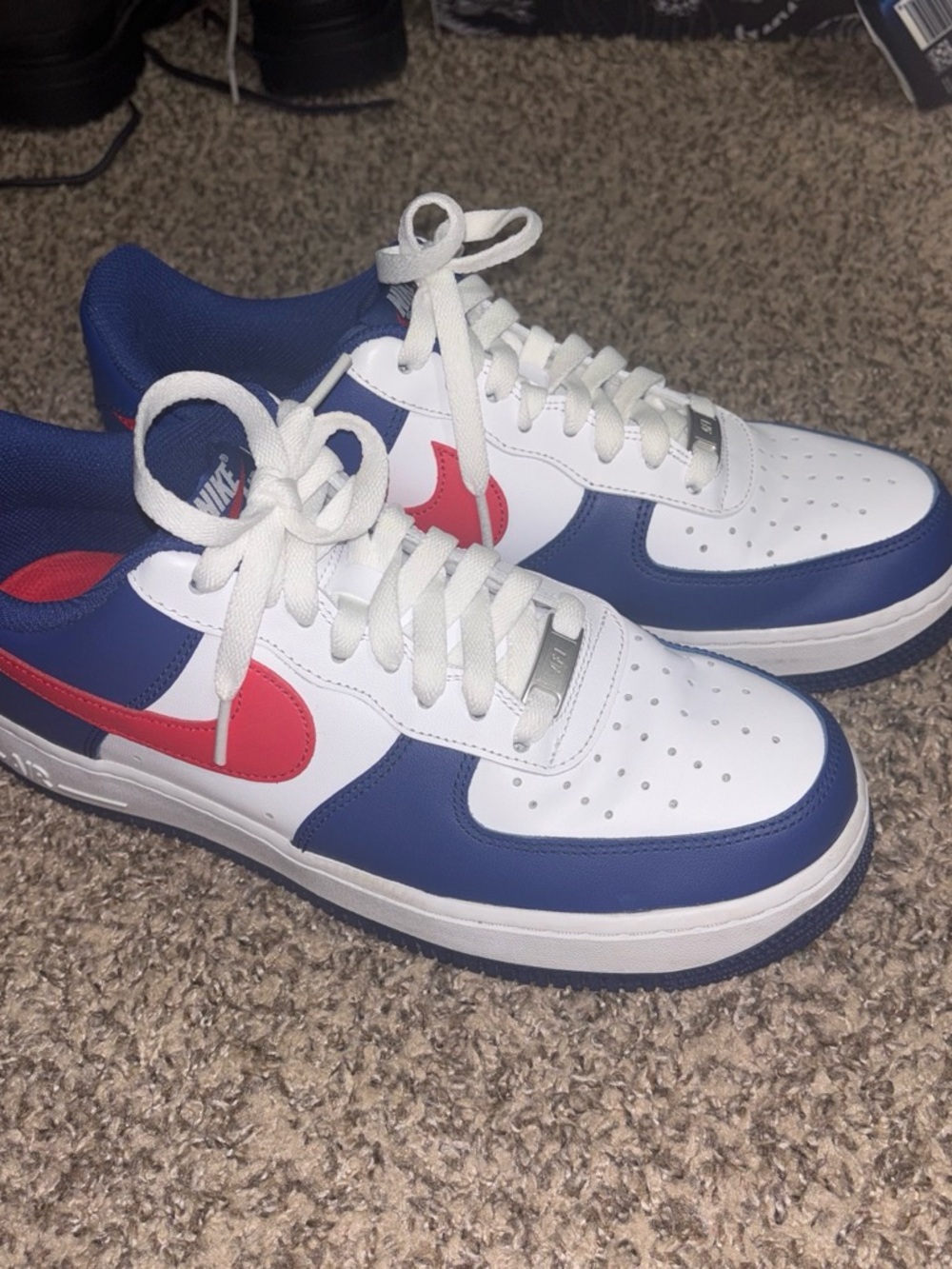 Nike Low-Top Sneakers in White, Blue & Red